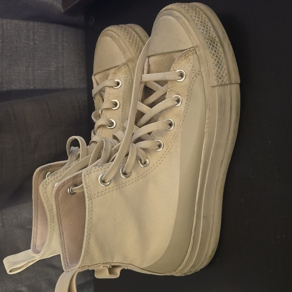 GUC Converse Sneakers - Picture 5 of 5